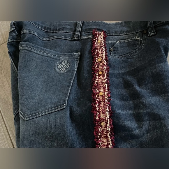Laurie Felt ilky Sequin Stripe Ankle Skinny Jeans, Raw Hem—Size Med•••Burgundy - Picture 8 of 16